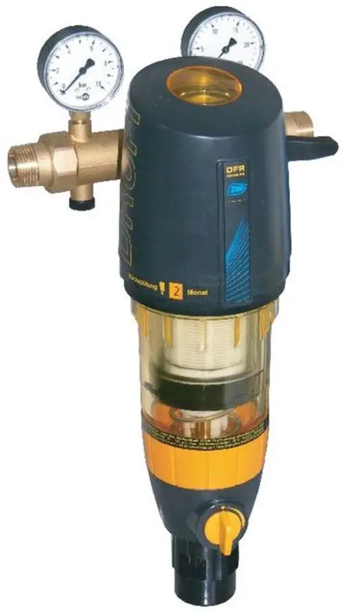 Wasserstation in kompakter Bauform mit zwei Manometern zur Drucküberwachung. Transparentes Gehäuse für Sichtkontrolle und seitlichem Regelventil. Markenlogo von Syr sichtbar.